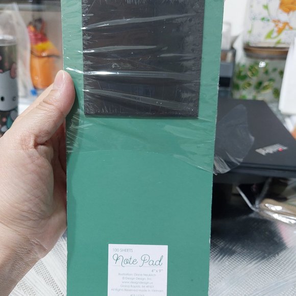 Making A List Santa List Notepad Magnet In The Back 100 Sheets - Picture 4 of 4